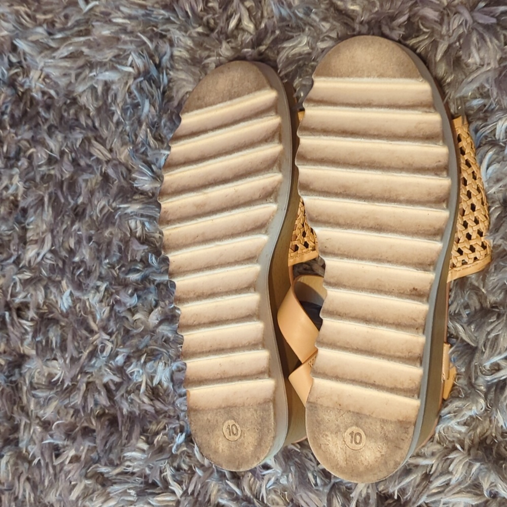 Platform Sandals - Picture 3 of 4